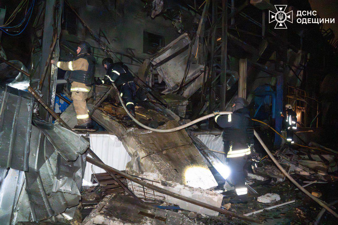 В Одесі внаслідок дронової атаки виникла пожежа на промисловому об’єкті